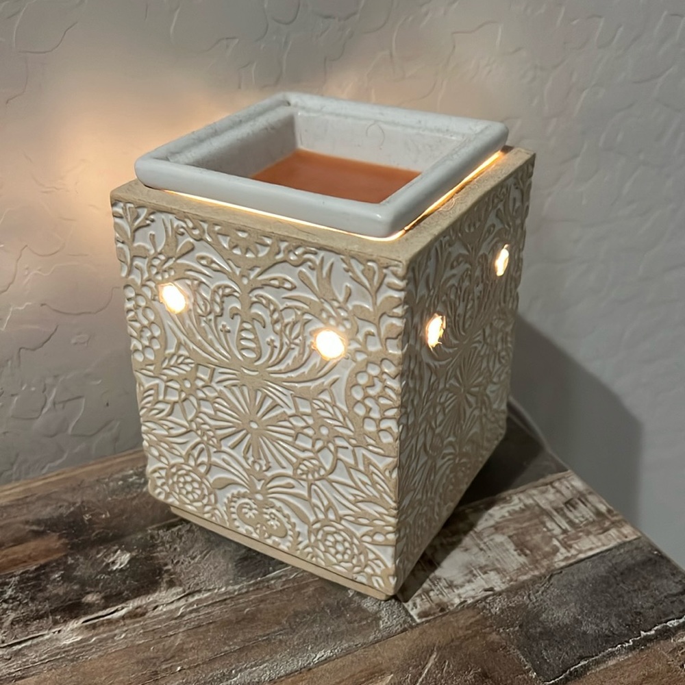 Wax warmer